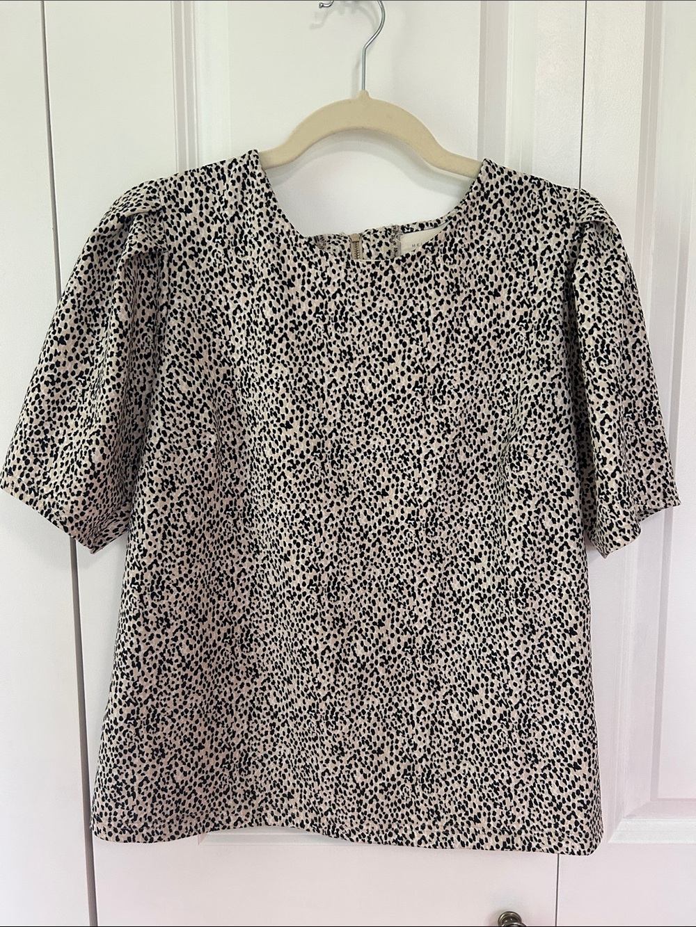 MELLODAY Beige and Black Speckled Short Sleeve Blouse